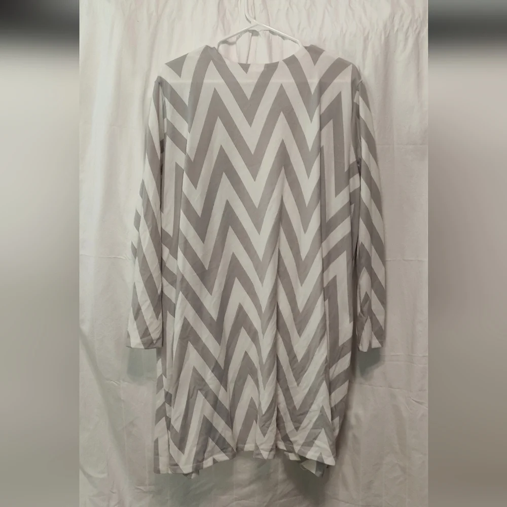 Any Item $10- Send an Offer (Purses Excluded)- LulaRoe Caroline cardigan - Picture 3 of 5